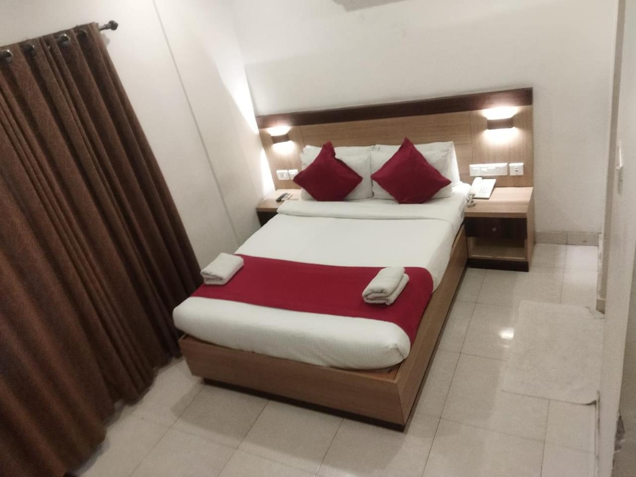 Prayana Hotels Kochi Luaran gambar