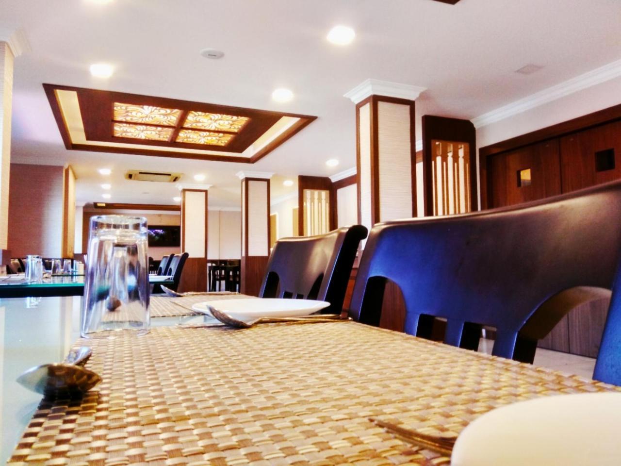 Prayana Hotels Kochi Luaran gambar